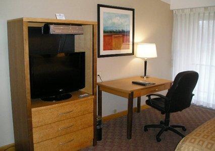Clarion Hotel Buffalo Airport Williamsville Room photo