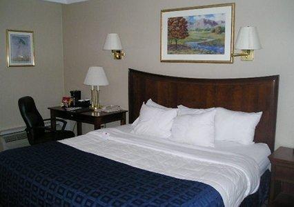 Clarion Hotel Buffalo Airport Williamsville Room photo