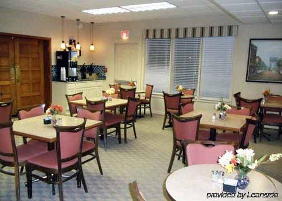Clarion Hotel Buffalo Airport Williamsville Restaurant photo