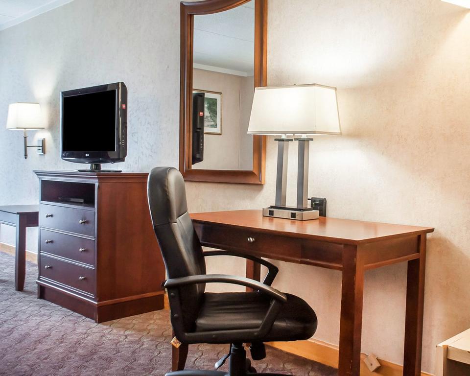 Clarion Hotel Buffalo Airport Williamsville Exterior photo