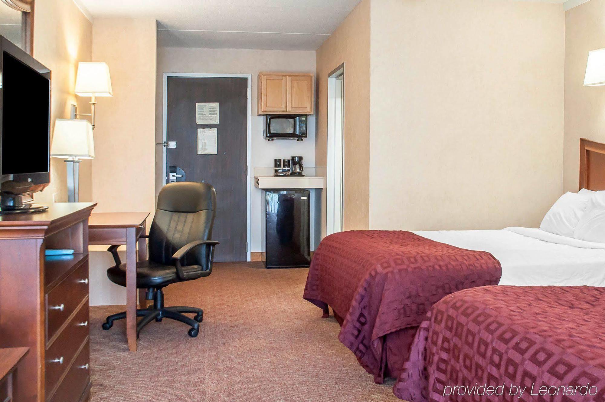 Clarion Hotel Buffalo Airport Williamsville Exterior photo