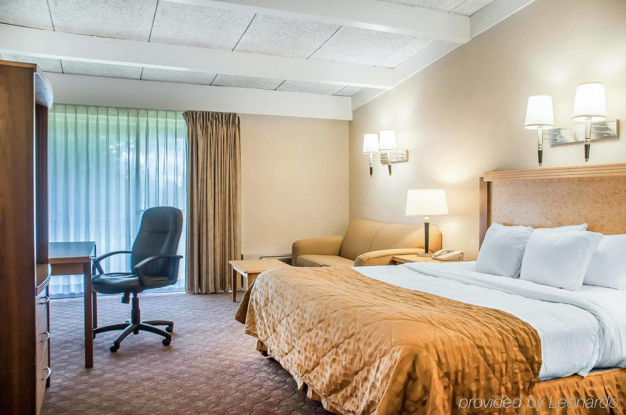 Clarion Hotel Buffalo Airport Williamsville Exterior photo